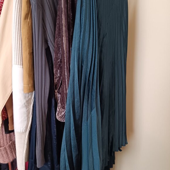 NWT Vince Women's Teal Pleated Asymmetrical Midi Skirt Size 6 - Picture 11 of 15